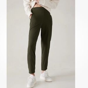 New-Athleta-6 tall-green-Brooklyn hights, high-rise joggers, lightweight pants.